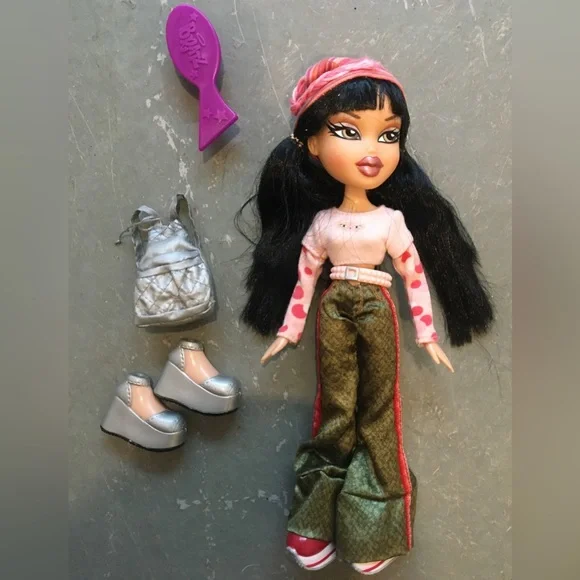 Lot of 2 Bratz dolls, 2001/2002 first edition cool Bratz and beach party! - Picture 4 of 4